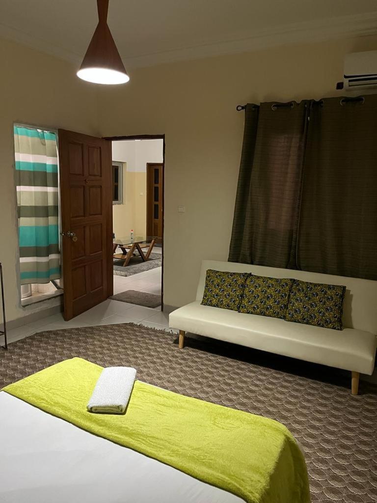 Les 5 Lanternes By Clara Bed and Breakfast Dakar Esterno foto