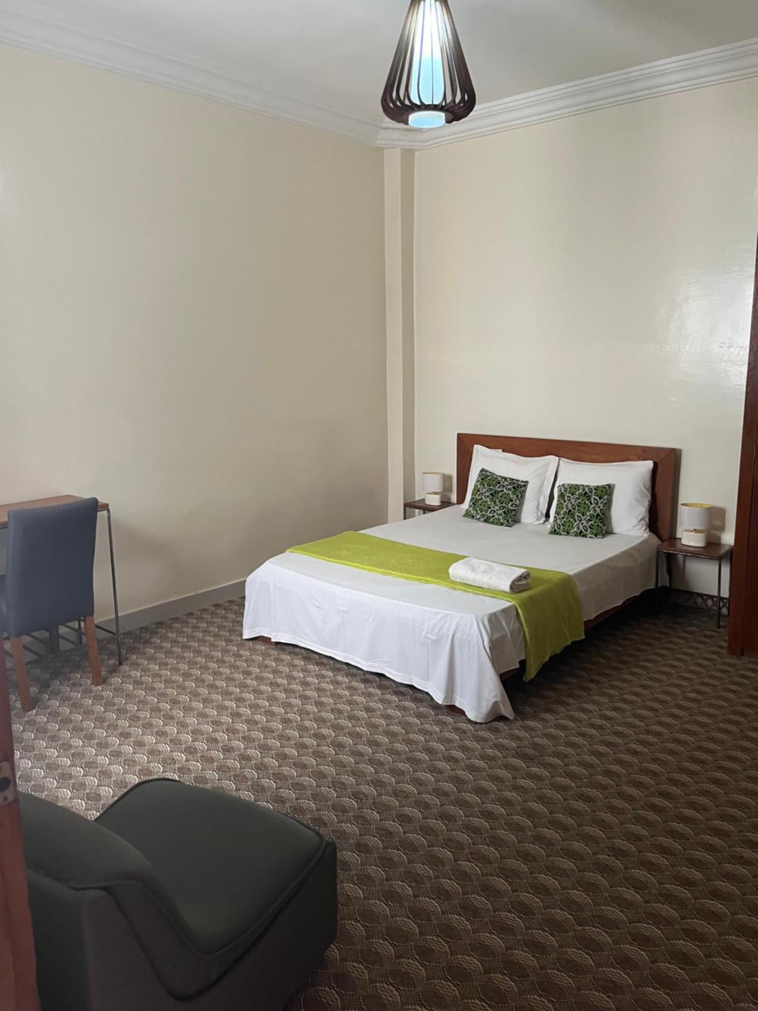 Les 5 Lanternes By Clara Bed and Breakfast Dakar Esterno foto
